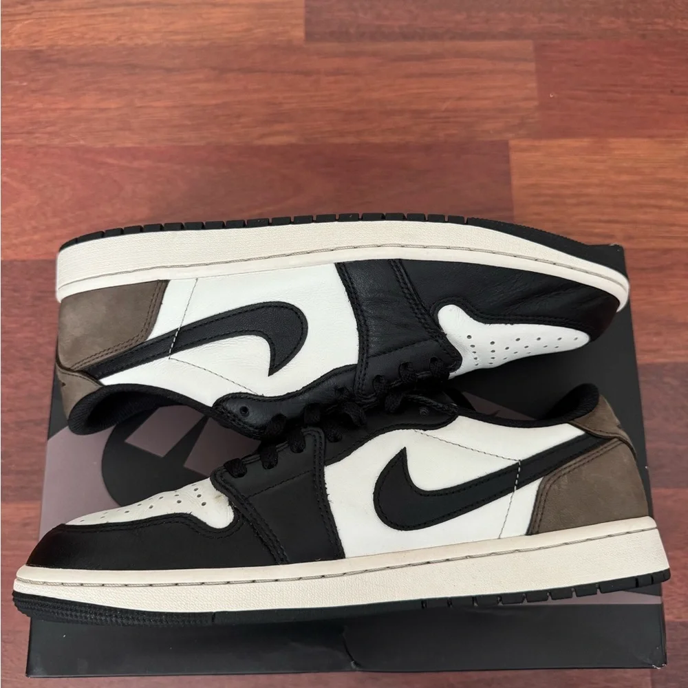 Sold - Picture 3 of 8